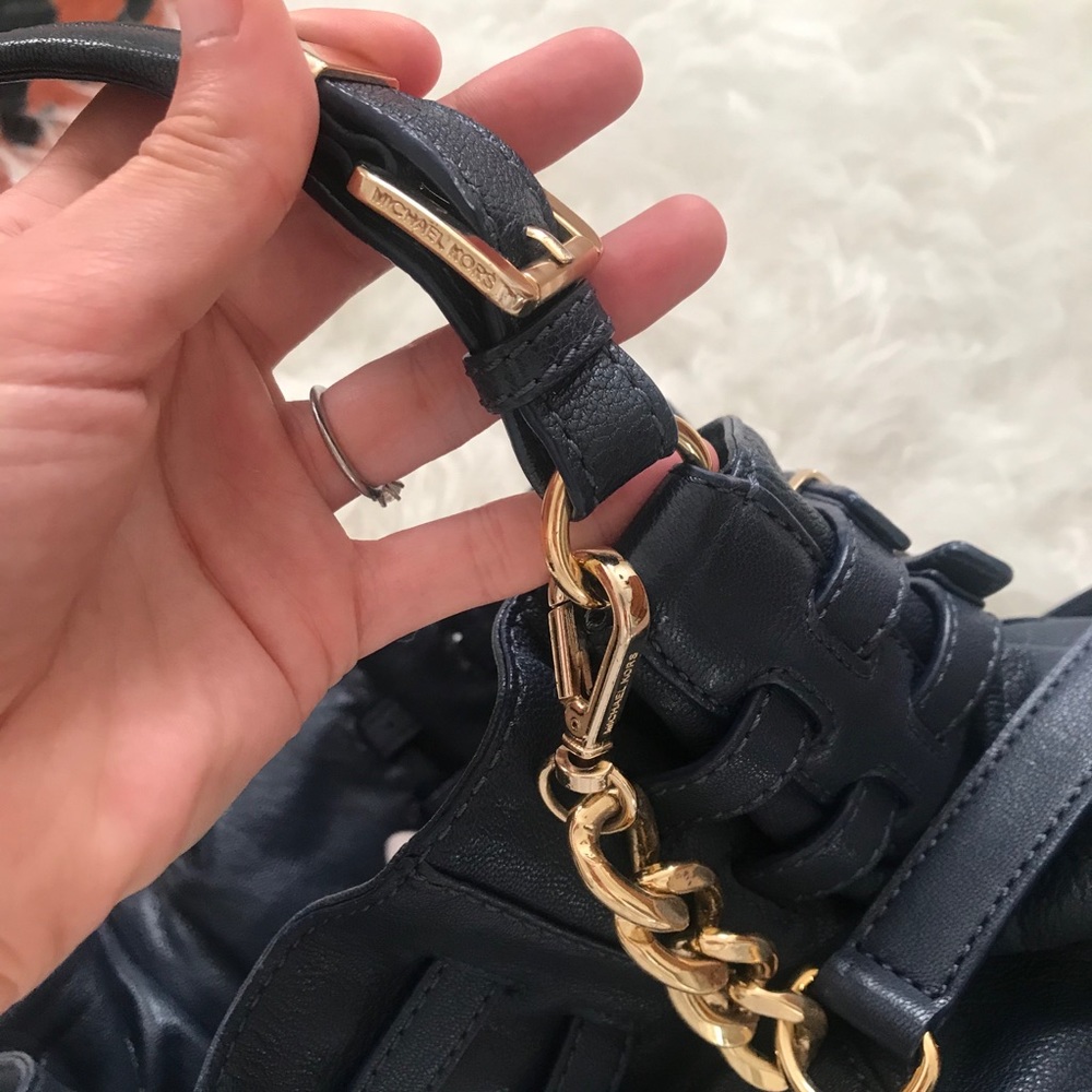 Michael Kors Buckle Bucket Shoulder Bag Navy - Picture 6 of 16